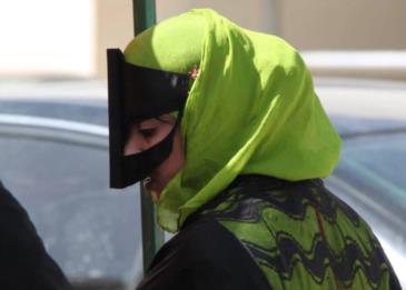 فيديو لطالبتين في سلطنة عمان ترقصان الداب