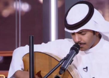 صوته وعزفه الجميل يتسبب في إنهيار المذيعة باكية على الهواء