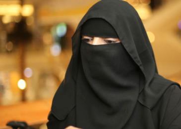 فتاة سعودية تتحول إلى محترفة في تصنيع القهوة