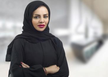 بعد قيام زوجته بطرد طبيبة عربية في منتصف الليل ... زوجها يبرر