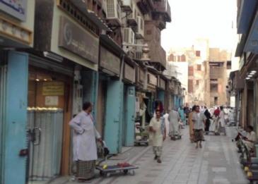 القبض على 3 شباب وفتاة في أوضاع مخلّة بجدة