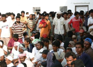 السعودية تحصل 300 إلى 400 ريال على العامل الوافد