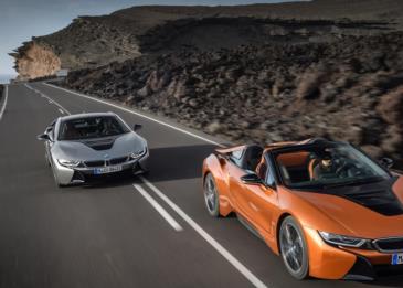 سيارة BMW i8 الهجينة تخفض سقفها في لوس أنجلوس