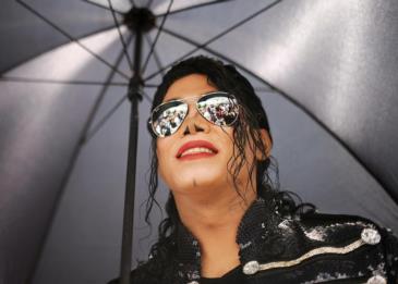 هؤلاء المشاهير ارتفعت ثرواتهم بصورة كبيرة بعد وفاتهم !