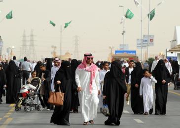 بدءاً من يوليو 2018.. السماح للأسر السعودية بإنتاج الكهرباء وبيعها