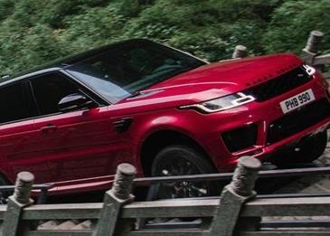سيارة رينج روفر Sport PHEV تصعد 999 لتصل لقمة Heaven’s Gate بالصين