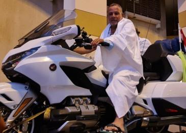 مصري في الستين من عمره يسافر 3000 كم على دراجته النارية لأداء العمرة