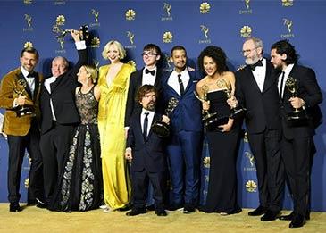 انطلق حفل توزيع الجوائز، مساء الإثنين، في دورته الـ 70 لعام 2018، بمسرح ميكروسوفت في لوس أنجلوس بالولايات المتحدة الأمريكية.