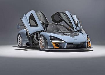 مشاهد مثيرة لسباق حماسي بين سيارة "مكلارين" وطائرة... النتيجة ستصدمك