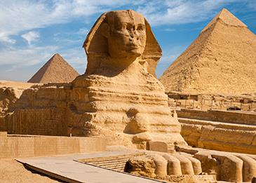 ضجة بسبب غفوة أبو الهول في مصر وتوقعات بحلول لعنة الفراعنة