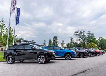 ألفا روميو تكشف النقاب عن سياراتها جوليا وستلفيو الجديدتان وتونالي الجديدة كلياً في سوق الخليج