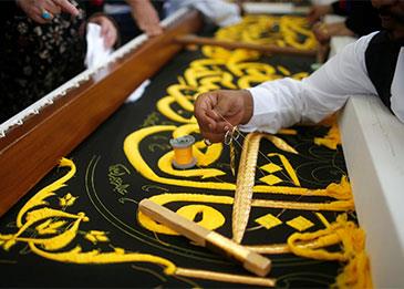 ثمنها 6 مليون دولار... ماذا يحدث لـ "كسوة الكعبة" بعد استبدالها؟