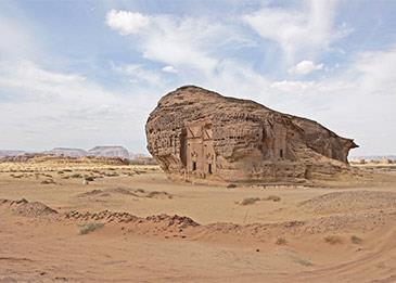 "العلا" السعودية تتألق في باريس