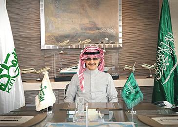 الوليد بن طلال ينشر لقطات من احتفاله بالعيد مع حفيداته الخمس