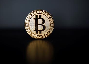 بيتكوين تنخفض إلى أدنى مستوى في 18 شهرا