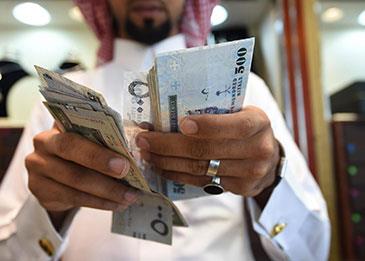"البنوك السعودية" تؤكد أن التعامل بالأوراق النقدية يكلف المملكة 1 بالمئة من الناتج المحلي
