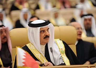 البحرين تبدأ حملة وطنية لتوفير تطعيم مجاني ضد "كورونا"والعاهل البحريني يعلن استحداث وسام للاستحقاق الطبي