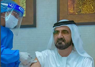 محمد بن راشد يتلقى لقاح فيروس كورونا