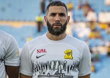 كريم بنزيما يتحرك في وجه مطالب نزع الجنسية الفرنسية منه