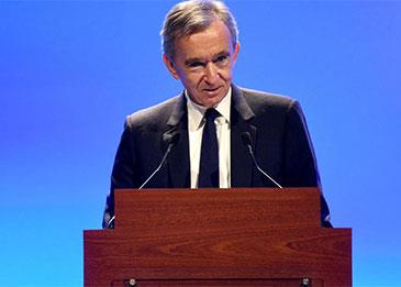 ثروة برنارد أرنولت تزيح بيل جيتس للمركز الثالث في قائمة "بلومبيرغ" للأثرياء