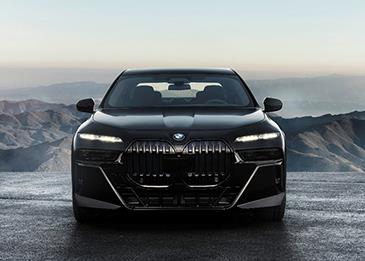 اشعر برفاهية مطلقة مع التزام فريد بالاستدامة مع الفئة السابعة الجديدة من BMW