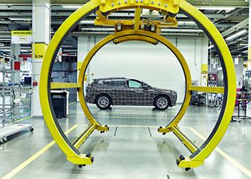 نظرة على مركز الأبحاث والابتكار: المصنع التجريبي الخاص بـ BMW المعتمد لتصنيع النموذج الأولي لطراز BMW iNEXT