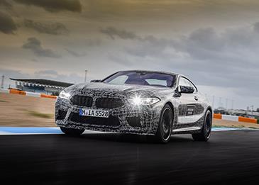 محبو السرعة والأناقة على موعد مع سيارة BMW M8 الجديدة كلياً
