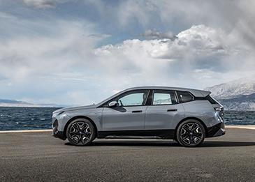 سيارة BMW iX الكهربائية بالكامل ستزوّد بإطارات P ZERO ELECT الجديدة من صنع شركة بيريللي