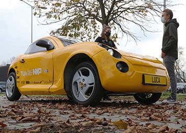 ابتكار سيارة كهربائية بالكامل من النفايات