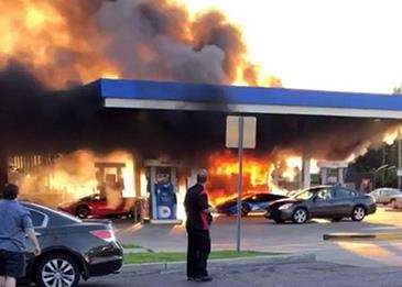 بالفيديو: احتراق لامبورجيني هوراكان بالكامل في محطة وقود أمريكية!