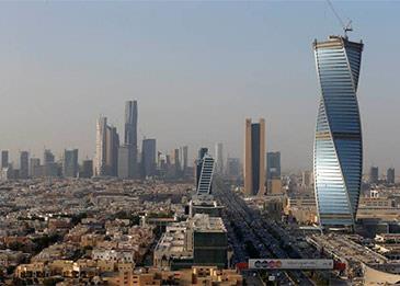 "كهف هيت" وجهة أول سائح هولندي في المملكة