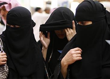 "الشورى السعودي" يرفض توصية سفر المرأة الراشدة بدون محرم