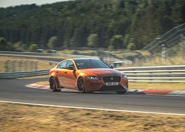 شاهد أسرع سيارة صالون في العالم... جاكوار XE SV PROJECT 8