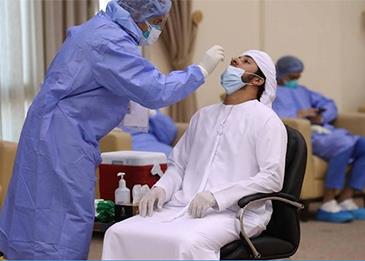 وزارة الصحة الإماراتية تخفّض سعر فحص كورونا ليصبح 50 درهماً