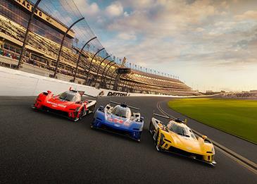 كاديلاك تكشف عن ألوان سيارات السباق V-LMDh الجريئة