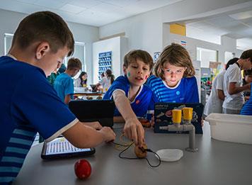 مدرسة سيتيزنز تعتمد نموذجاً مبتكراً يرتكز على تنمية التفكير الرّيادي وتأسيس الأعمال