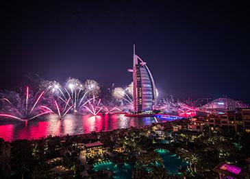دبي تبهر العالم في احتفال العام الجديد 2022