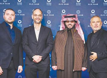 المصمم العالمي إيلي صعب يوقع اتفاقاً مع موسم الرياض