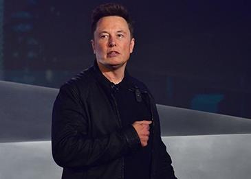 إيلون ماسك يكشف أن أول رحلة مدارية للسفر عبر الفضاء ستكون في مايو 2022