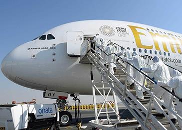 "طيران الإمارات" تقرر تعليق رحلاتها من وإلى السعودية