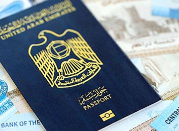 تشديد الرقابة على تأشيرات العمل الحر بالإمارات ولا صحة لتعليقها