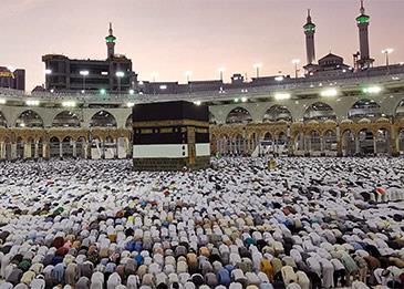 فيديو يوثق رد فعل ضيوف الرحمن بعد هطول الأمطار في الحرم المكي