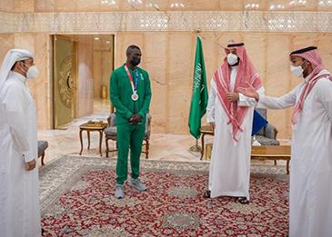 ولي العهد السعودي استقبل طارق حامدي الحائز على الميدالية الفضية بالكاراتيه في أولمبياد طوكيو
