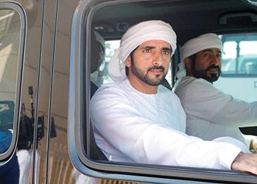 ولي عهد دبي يشهد تحديات اللقايا للهجن في "المرموم"