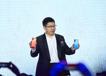 هواوي تغيّر قواعد التصوير بإطلاق سلسة هواتف P30 HUAWEI ذات الكاميرا الرباعية العدسات من لايكا