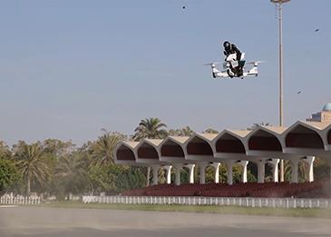 شرطة دبي تكشف عن Hoverbike... أحدث تقنيات مكافحة الجريمة