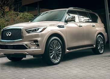استمتع بأعلى مواصفات السيارات المتعددة الاستخدامات مع إنفينيتي QX80