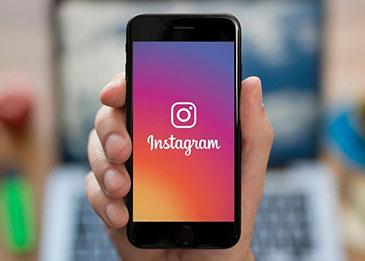 إنستقرام يطلق أول فلتر من نوعه لحاملي جوازات السفر الإماراتية احتفالًا باليوبيل الذهبي