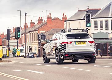 تقنية ثورية من "جاكوار لاند روڤر" لحل مشكلة تؤرق السائقين  منذ 150 عاماً