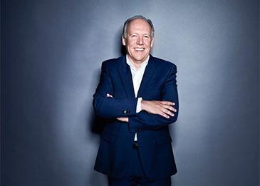 مدير التصميم في جاكوار يحصل على لقب الفروسية